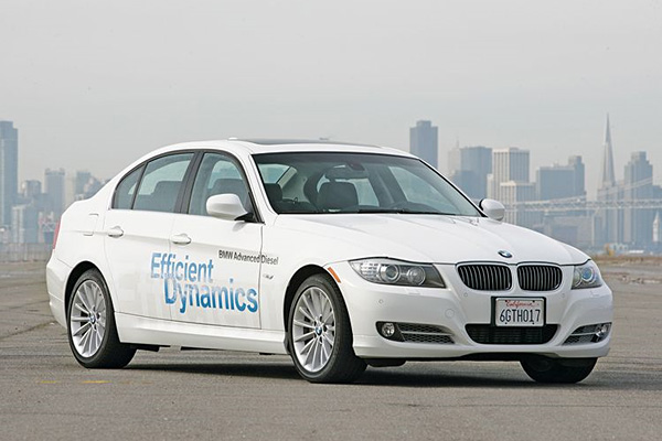 BMW 335d is Lost in the Crowd